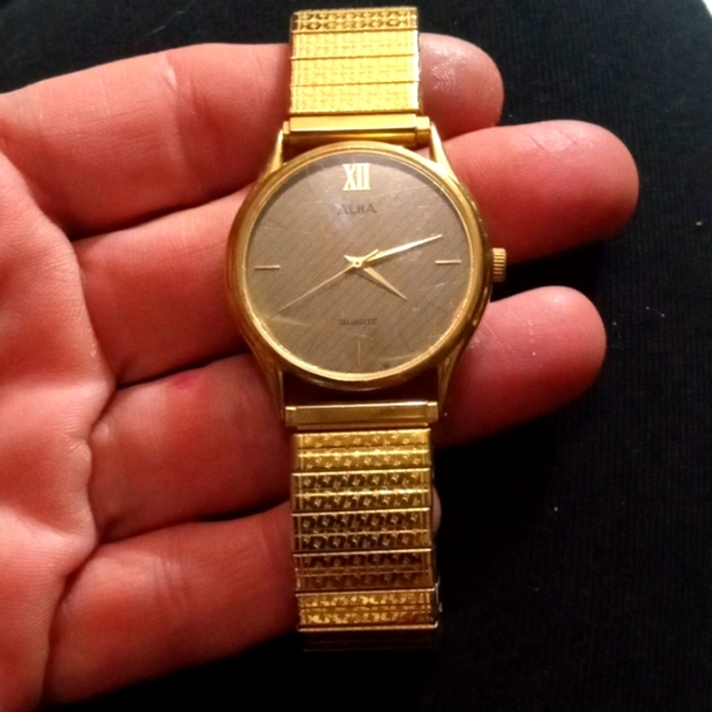 Alba quartz watch